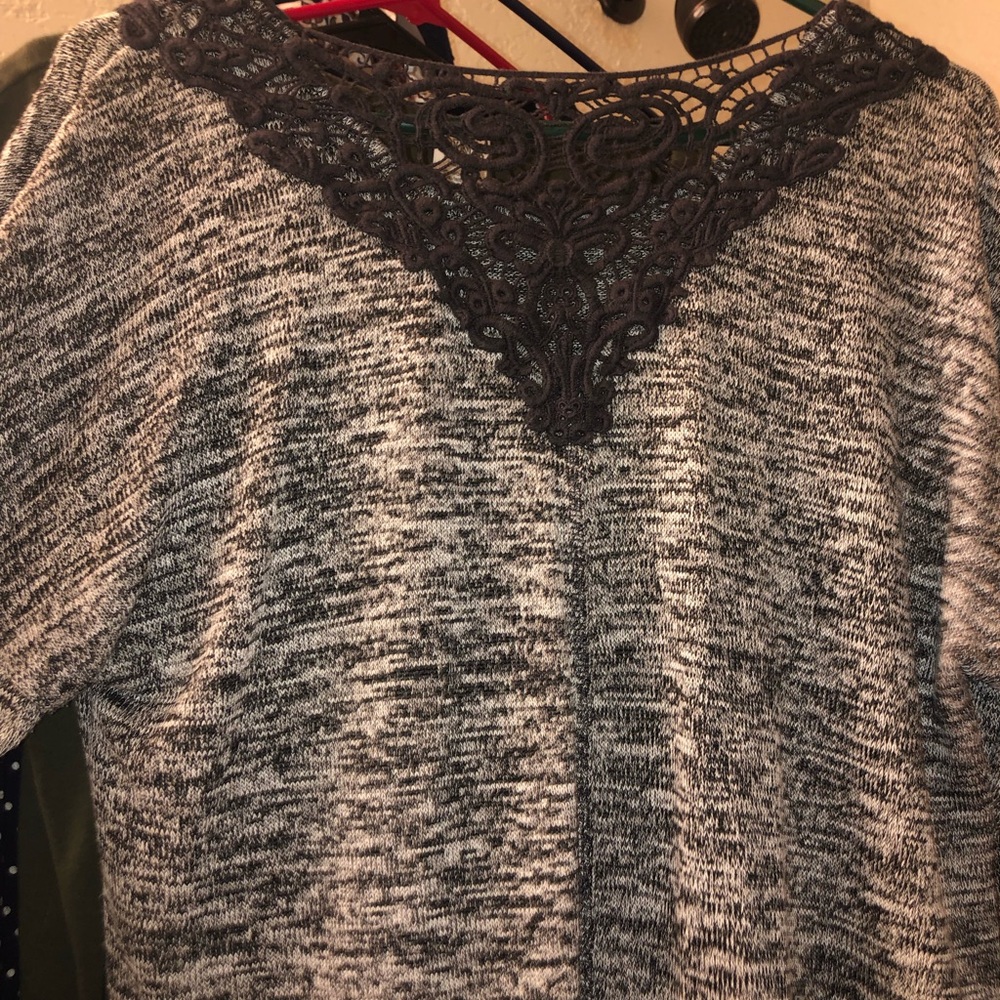 Long sleeve lace detail